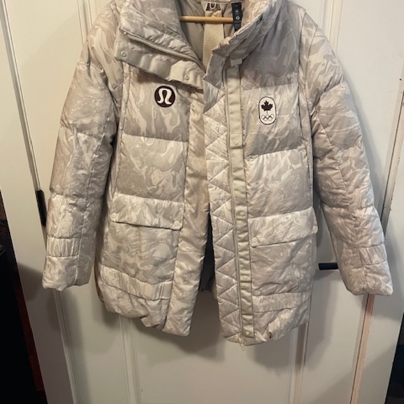 LULULEMON TEAM CANADA 22 DOWN JACKET. - Picture 1 of 4